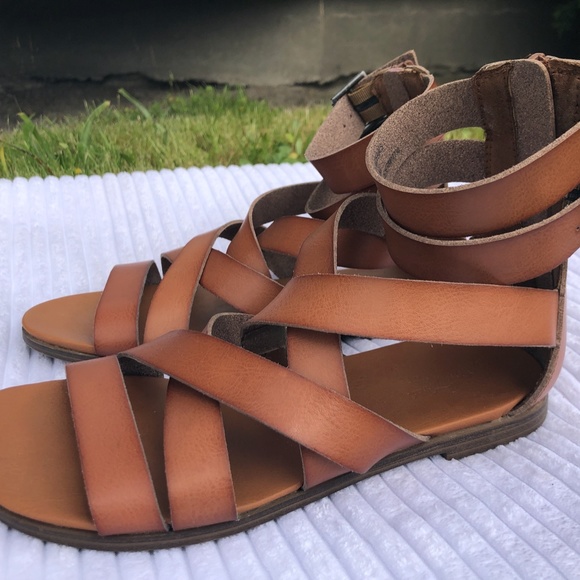 Universal Thread Women's Rosalee Gladiator Sandals. Size 6W - Picture 5 of 9